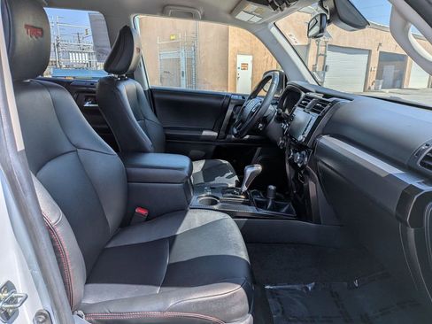 Used 2024 Toyota 4Runner TRD Off-Road Premium image 31