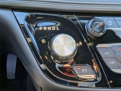 Certified 2026 Chrysler Pacifica Select image 19