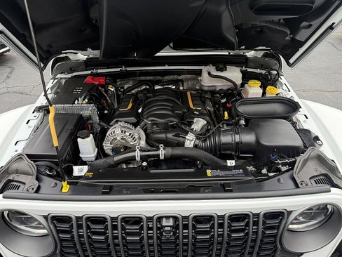 Used 2025 Jeep Wrangler Unlimited Rubicon 392 AWD/4WD image 8