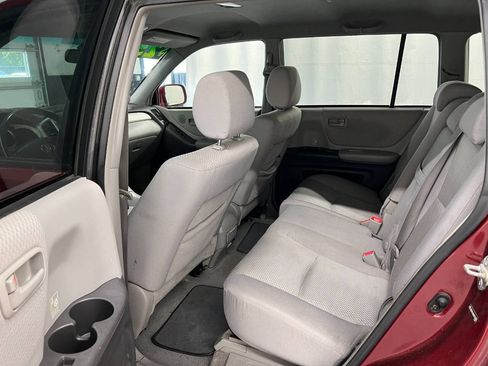 Used 2004 Toyota Highlander 4WD V6 w/ Appearance Pkg image 9