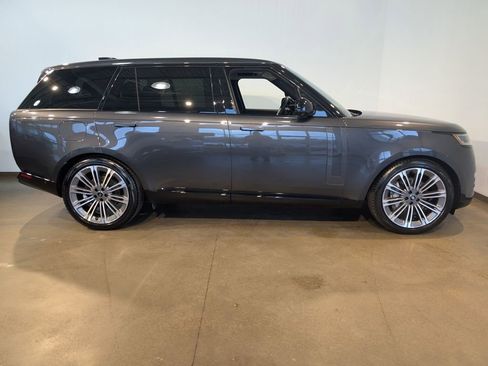 Used 2024 Land Rover Range Rover Long Wheelbase SE image 6