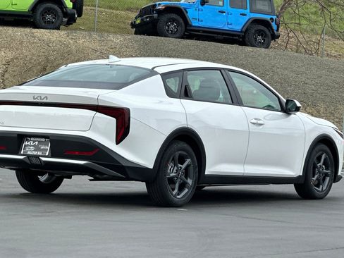 New 2026 Kia K4 LXS image 4