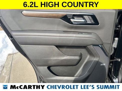 Used 2025 Chevrolet Tahoe High Country image 34