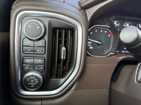 Used 2019 GMC Sierra 1500 SLT w/ SLT Premium Package image 28