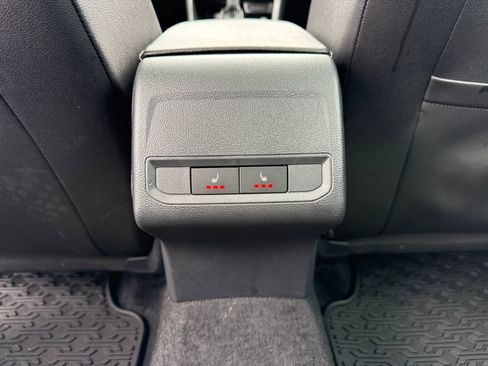 Certified 2025 Volkswagen Jetta SEL image 32