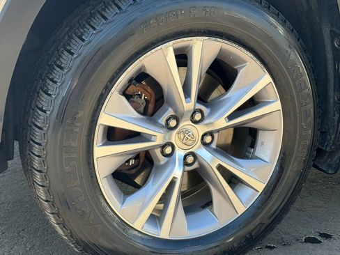 Used 2014 Toyota Highlander LE image 8