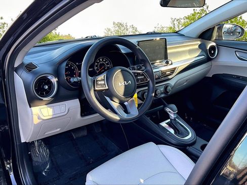 Used 2022 Kia Forte LXS w/ LXS Technology Package image 14