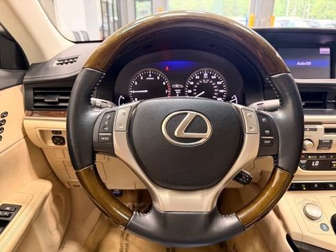 Used 2013 Lexus ES 350 w/ Luxury Pkg FWD image 21