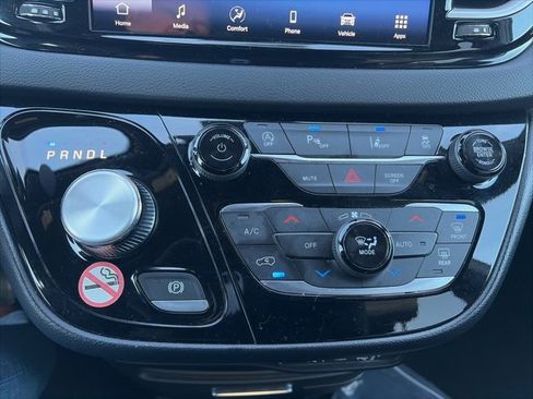 Used 2025 Chrysler Pacifica Select image 22