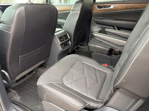 Used 2024 Volkswagen Atlas SE image 15