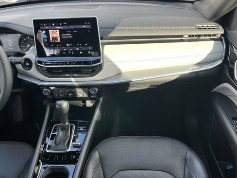 Used 2023 Jeep Compass Limited image 18