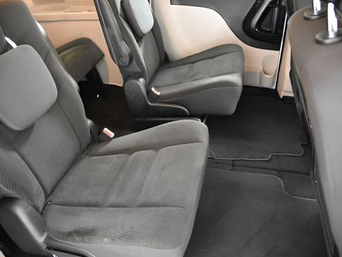 Used 2017 Dodge Grand Caravan SE w/ Power Window Group image 39