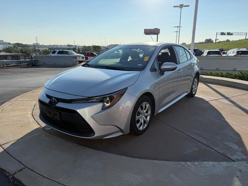 Used 2025 Toyota Corolla LE FWD image 10