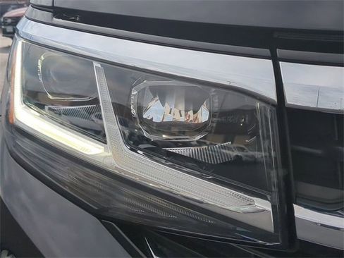 Used 2023 Volkswagen Atlas SE w/ Black Wheel Package image 9