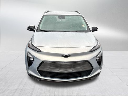 Used 2023 Chevrolet Bolt EUV LT w/ Convenience Package FWD image 2