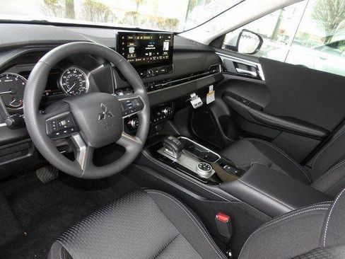 New 2025 Mitsubishi Outlander ES image 11