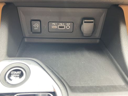Used 2025 Nissan Sentra SV w/ SV Premium Package FWD image 7