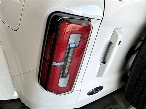 Used 2024 Ford Bronco Outer Banks image 13