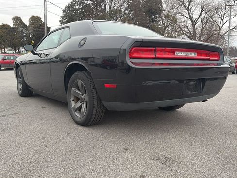 Used 2009 Dodge Challenger SE image 16