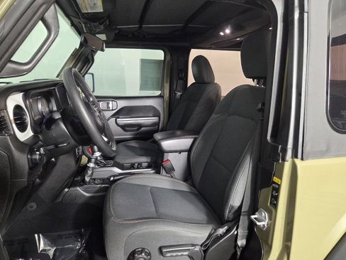 Used 2025 Jeep Wrangler Sport AWD/4WD image 11