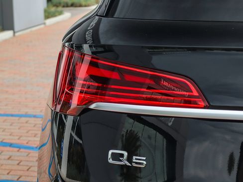 Certified 2025 Audi Q5 e Premium Plus w/ Premium Plus Package AWD/4WD image 8