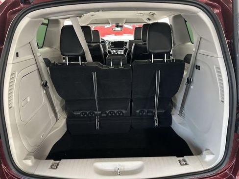 Used 2023 Chrysler Pacifica Touring-L image 25