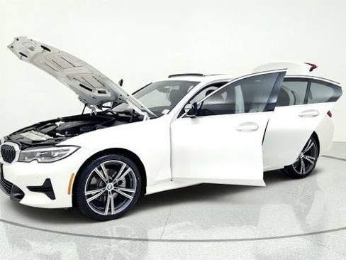 Used 2020 BMW 330i Sedan w/ Convenience Package RWD image 14