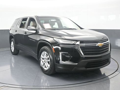 Used 2023 Chevrolet Traverse LS image 9