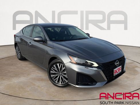 Used 2023 Nissan Altima 2.5 SV FWD image 1