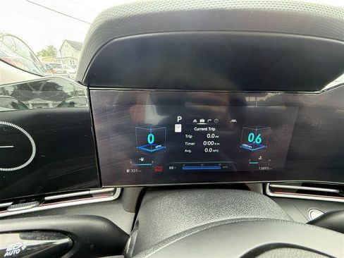 Used 2024 Hyundai Elantra SEL FWD image 14