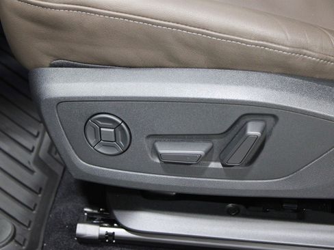 Used 2024 Audi Q4 e-tron Premium Plus image 4