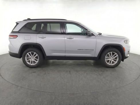 Used 2024 Jeep Grand Cherokee Laredo X w/ Trailer Tow Package AWD/4WD image 8