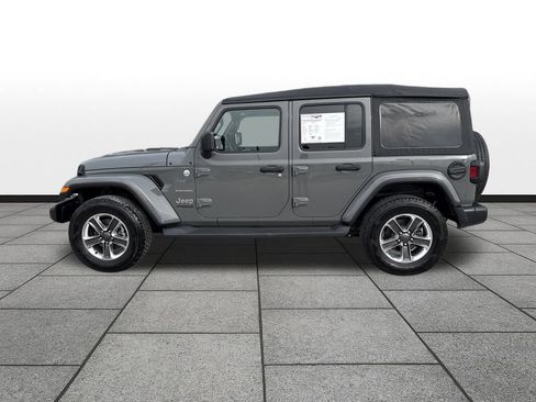 Used 2018 Jeep Wrangler Unlimited Sahara image 2