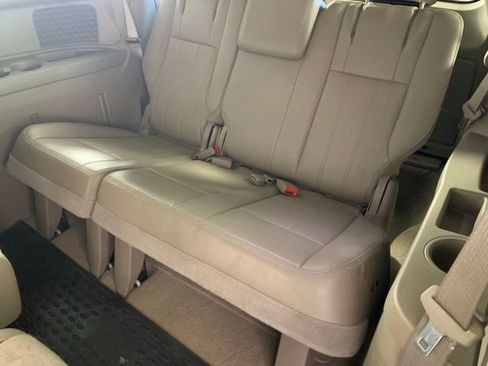 Used 2012 Chrysler Town & Country Touring-L w/ Premium Group FWD image 10