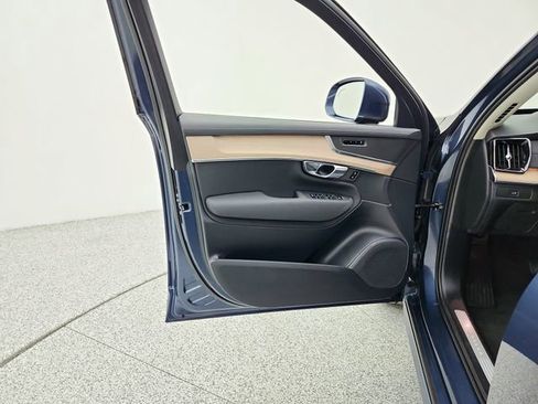 Used 2025 Volvo XC90 B6 Plus AWD/4WD image 29
