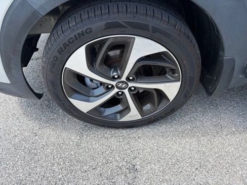 Used 2016 Hyundai Tucson Limited w/ Option Group 03 FWD image 11