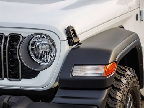 Used 2025 Jeep Wrangler Sport AWD/4WD image 5