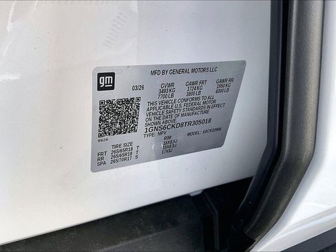New 2026 Chevrolet Suburban LT AWD/4WD image 12