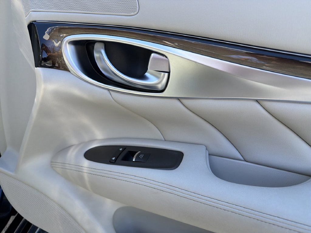 Used 2015 INFINITI Q70 L 3.7 w/ Deluxe Touring Package RWD image 41