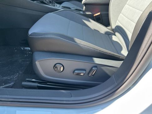 New 2026 Volkswagen Jetta SE FWD image 16