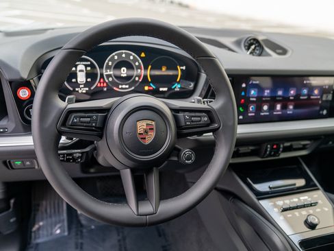 Certified 2026 Porsche Cayenne AWD/4WD image 13