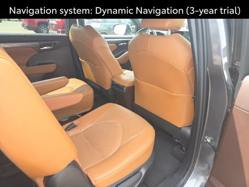 Used 2022 Toyota Highlander Platinum AWD/4WD image 10