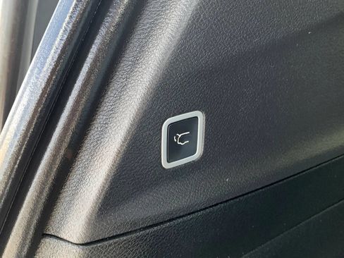 Used 2017 Chrysler Pacifica Limited w/ Advanced Safetytec Group FWD image 37