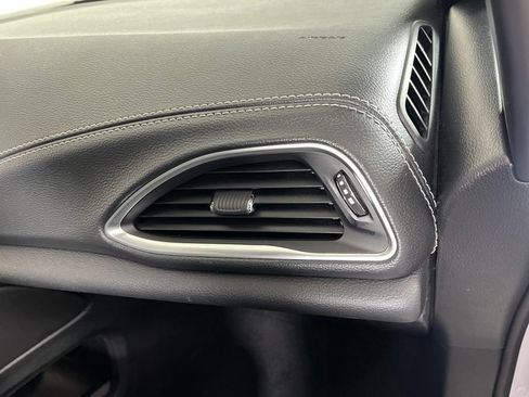 Used 2024 Chrysler Pacifica Limited w/ S Appearance Package FWD image 22