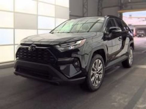 Used 2023 Toyota RAV4 XLE Premium FWD image 5