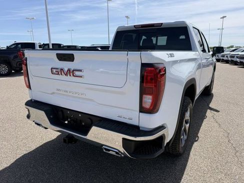 New 2026 GMC Sierra 1500 SLE image 10