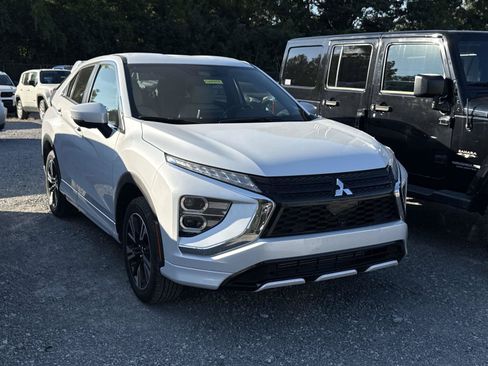 Used 2025 Mitsubishi Eclipse Cross AWD image 3
