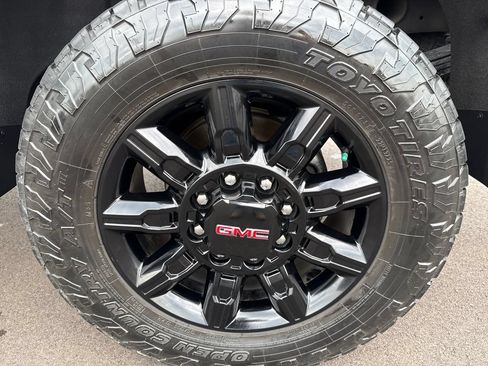 Used 2025 GMC Sierra 2500 AT4 w/ Technology Package AWD/4WD image 27