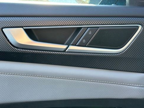 Used 2024 Volkswagen Atlas Cross Sport SEL image 23