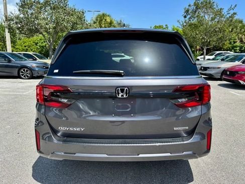 New 2026 Honda Odyssey Touring image 5